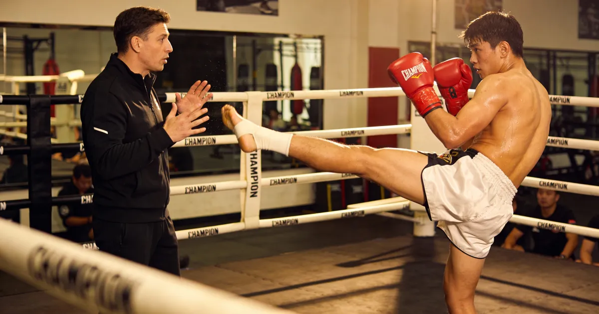 Ghidul Antrenorului: Cum să dezvolți o strategie eficientă de antrenament pentru un meci de kickbox